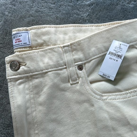 New with tags- Levi's mid rise baggy cream colored jeans - Picture 3 of 5